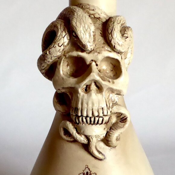 NEW 10” APOTHECARY ELIXIR POISON DIMENSIONAL SKULL HALLOWEEN BOTTLE PROP - Picture 2 of 8